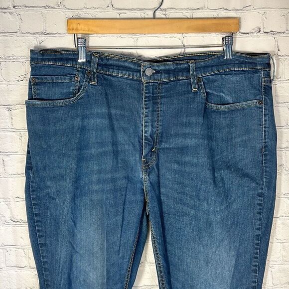 Levi’s 541 Men’s Athletic fit Medium Wash Jeans Denim size W44 x L32 - Picture 2 of 8